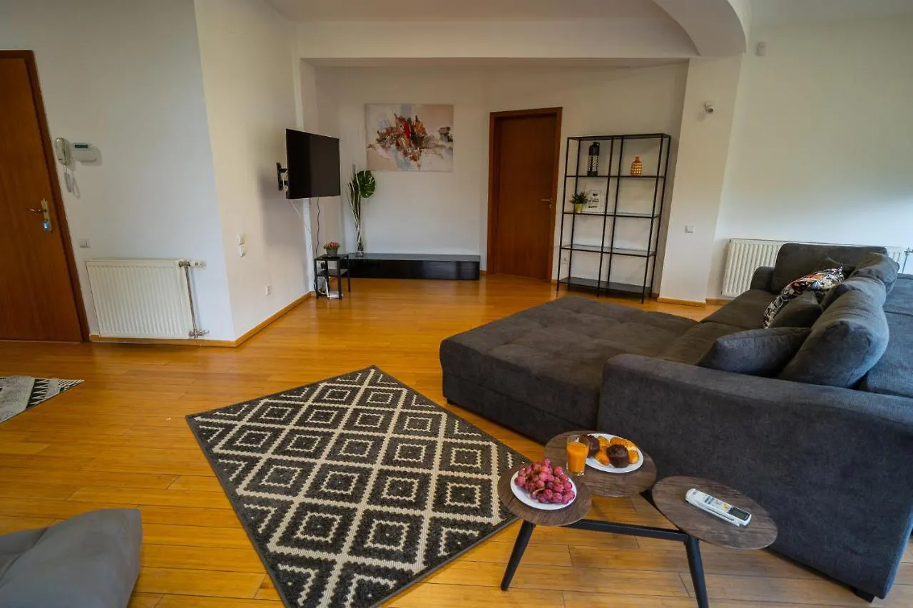 Sunny & Spacious Place With Breathtaking View ブカレスト